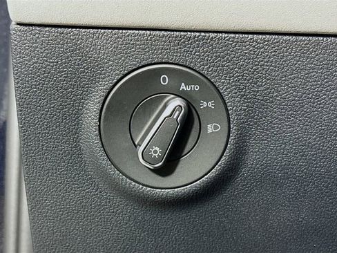 New 2025 Volkswagen Taos SE image 10