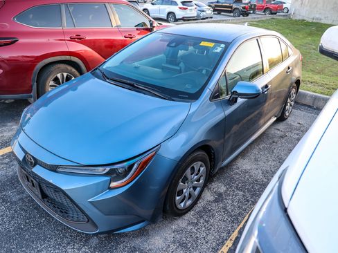Used 2022 Toyota Corolla LE FWD image 3