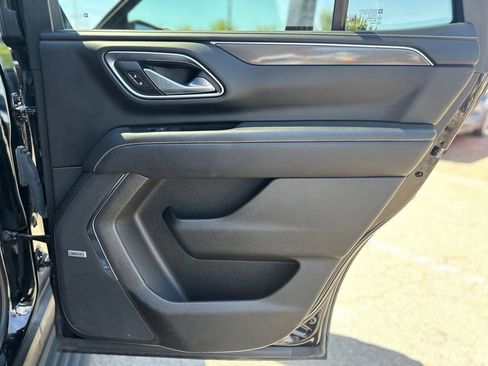 Used 2023 GMC Yukon AT4 w/ AT4 Premium Package AWD/4WD image 19