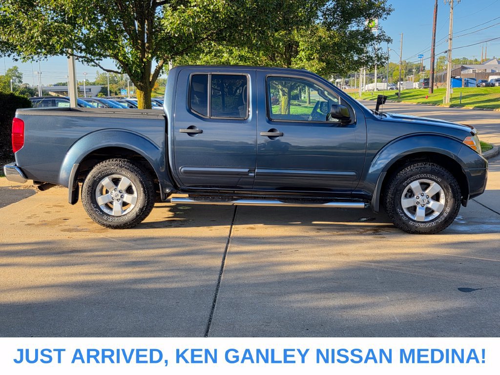 Used 2013 Nissan Frontier SV w/ SV Value Truck Pkg AWD/4WD image 2