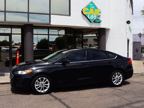 Used 2020 Ford Fusion SE image 6