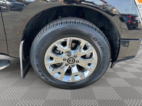 Used 2020 Nissan Titan SV w/ SV Convenience Package image 34