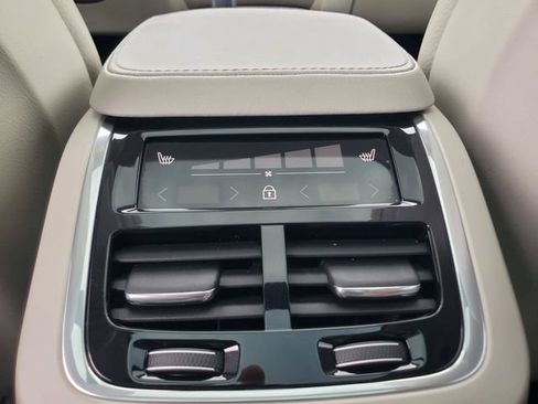 Certified 2025 Volvo XC90 T8 Plus w/ Protection Package Premier AWD/4WD image 31