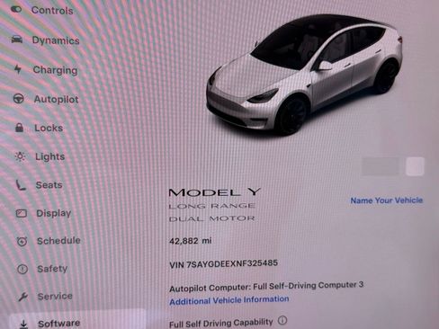 Used 2022 Tesla Model Y Long Range image 15