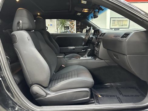 Used 2012 Dodge Challenger R/T image 15