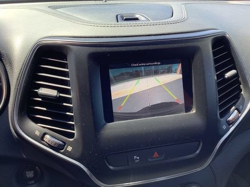 Used 2020 Jeep Cherokee Latitude Plus FWD image 19