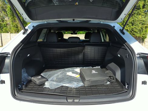 New 2026 Volkswagen Atlas Cross Sport SE image 15