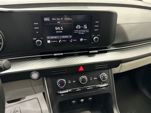 Used 2024 Kia Carnival LX FWD image 29