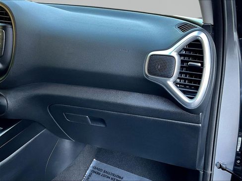Certified 2025 Kia Soul LX w/ LX Technology Package FWD image 26