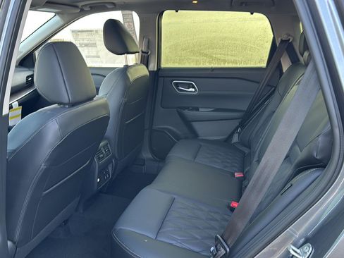 New 2026 Nissan Rogue Platinum image 9