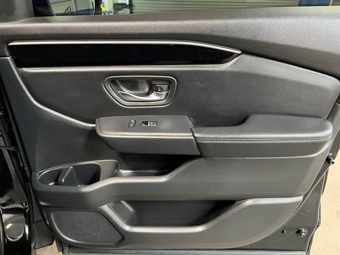 Used 2024 Honda Pilot Touring image 11