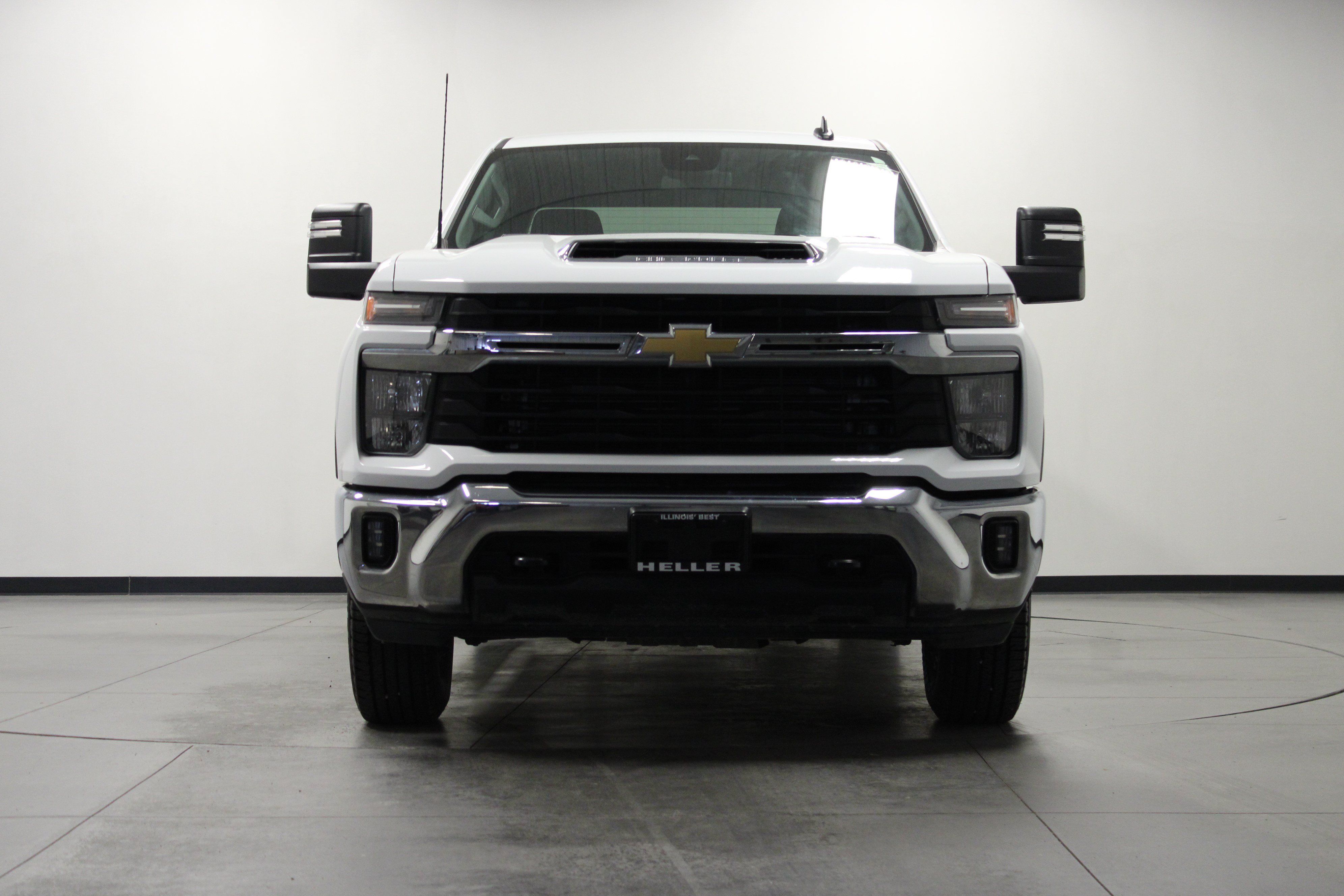 Used 2025 Chevrolet Silverado 2500 LT w/ Convenience Package AWD/4WD image 9