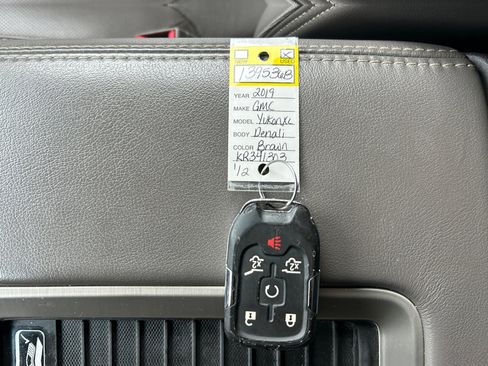 Used 2019 GMC Yukon XL Denali w/ Denali Ultimate Package image 32