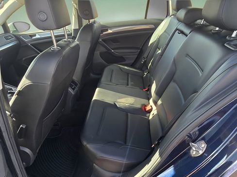 Used 2018 Volkswagen Golf Alltrack SE image 14
