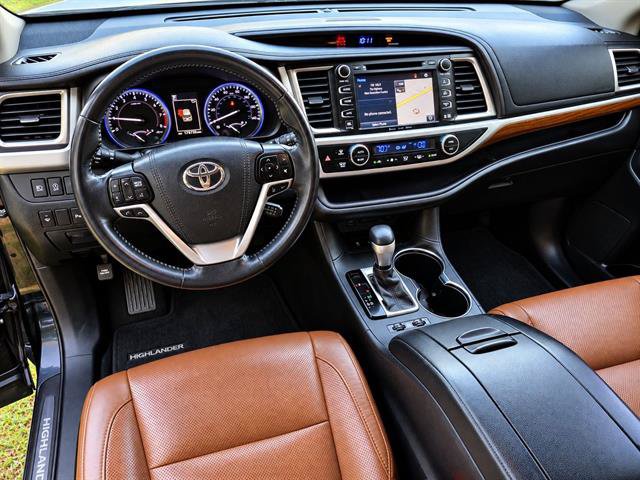 Used 2018 Toyota Highlander Limited FWD image 15