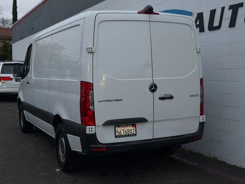 Used 2019 Mercedes-Benz Sprinter 2500 image 4