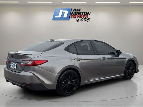 Used 2025 Toyota Camry SE w/ Convenience Package FWD image 5