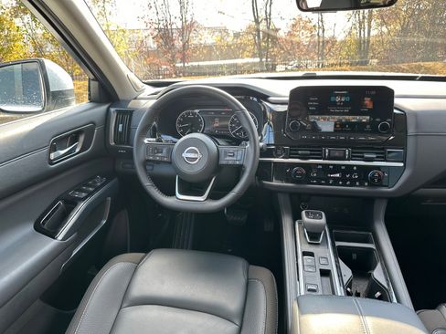 New 2025 Nissan Pathfinder SL w/ SL Premium Package image 25