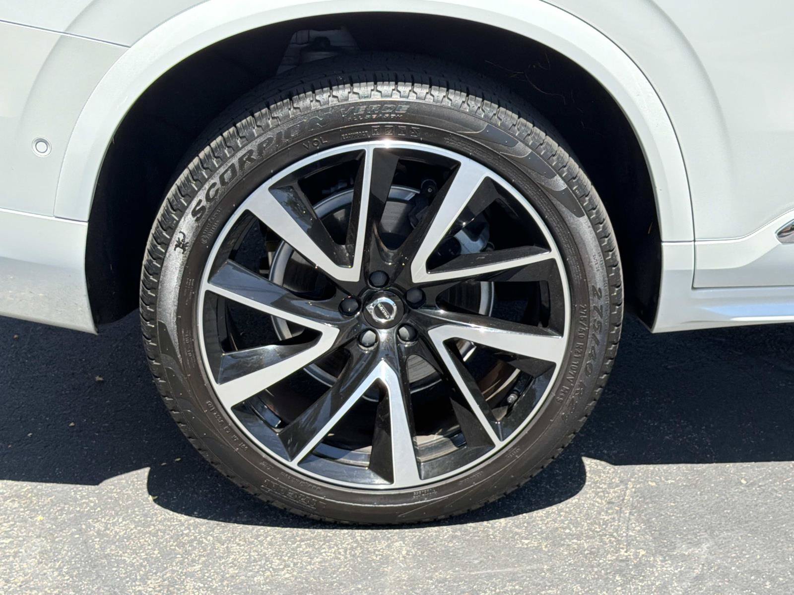 Certified 2024 Volvo XC90 B6 Ultimate AWD/4WD image 28