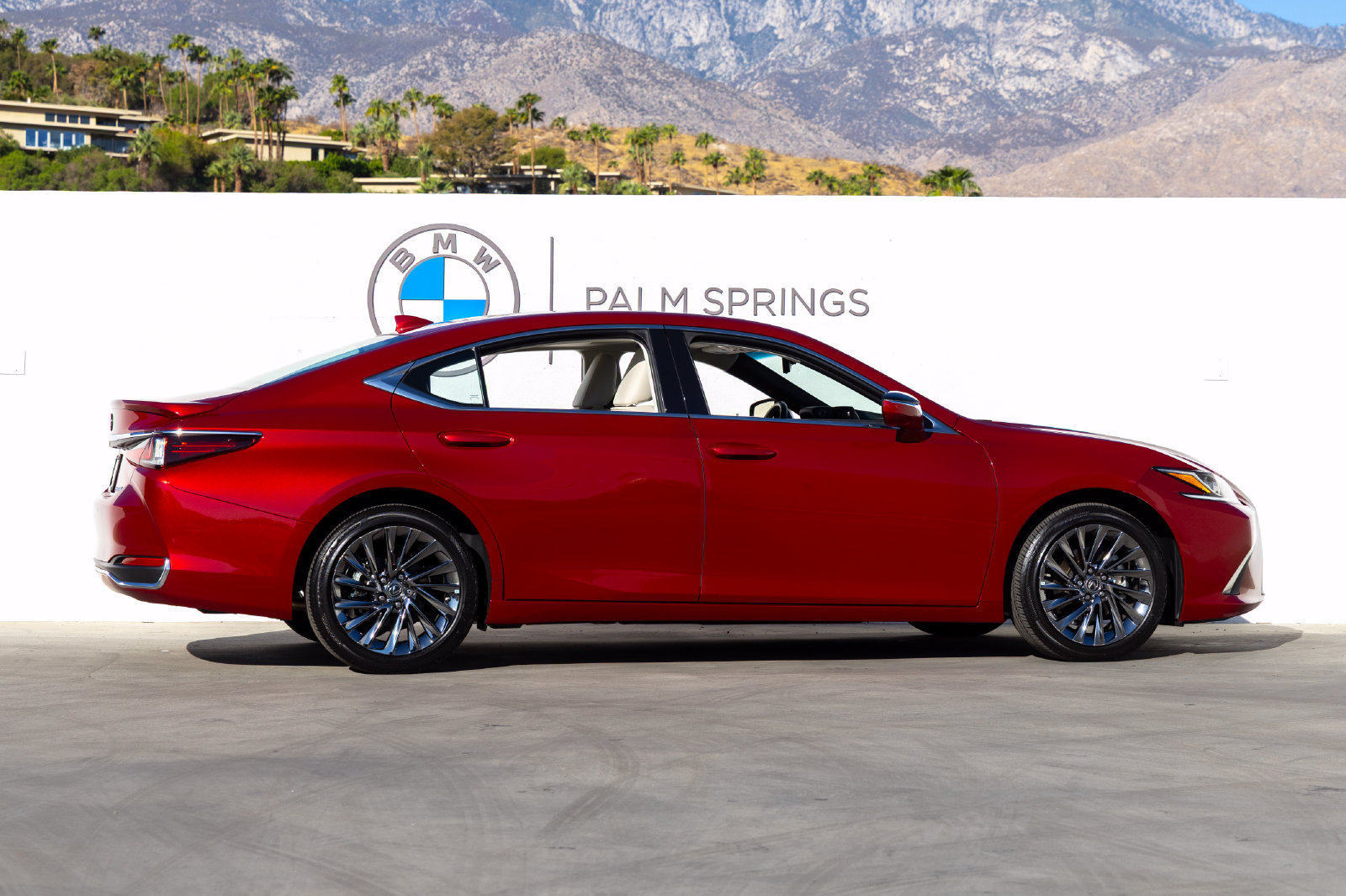 Used 2024 Lexus ES 300h w/ Technology Package FWD image 5