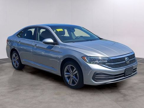 Used 2022 Volkswagen Jetta SE FWD image 2