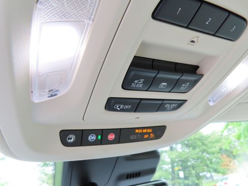 Used 2023 Buick Envision Avenir AWD/4WD image 43