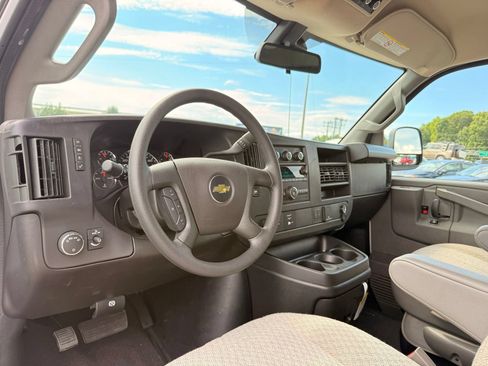 Used 2026 Chevrolet Express 3500 LT w/ LT Preferred Equipment Group RWD image 13