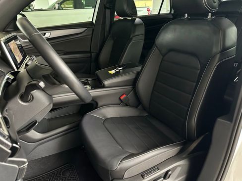 Used 2024 Volkswagen Atlas Cross Sport SEL R-Line AWD/4WD image 14