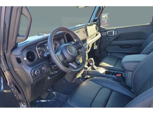 New 2025 Jeep Wrangler Unlimited Rubicon 392 image 11