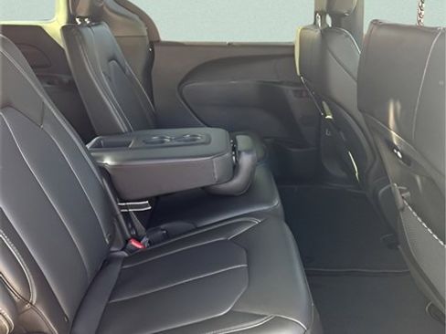 New 2026 Chrysler Pacifica Select image 23