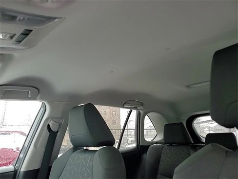 Used 2022 Toyota RAV4 XLE image 17