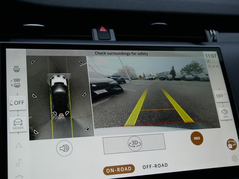 Used 2025 Land Rover Discovery Sport S image 31