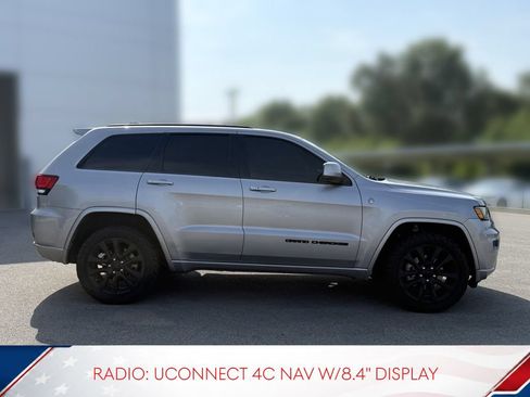 Used 2018 Jeep Grand Cherokee Altitude AWD/4WD image 4