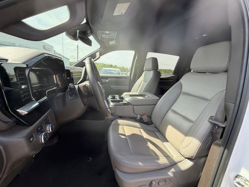 Used 2025 GMC Sierra 1500 SLT image 8