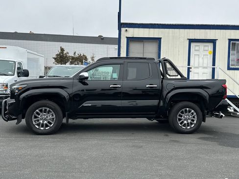 Used 2024 Toyota Tacoma Limited w/ Limited Package (LT) AWD/4WD image 7