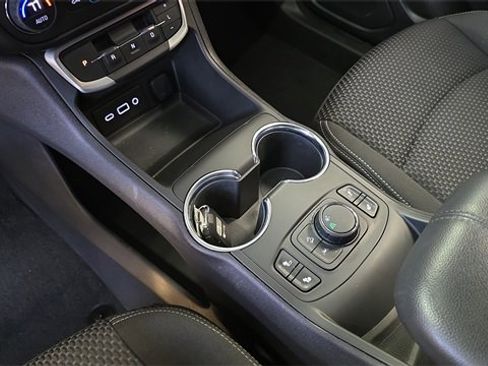 Used 2024 GMC Terrain SLE w/ Driver Convenience Package image 23