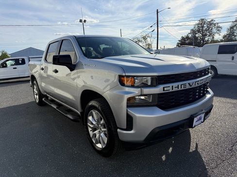 Used 2019 Chevrolet Silverado 1500 Custom w/ Custom Convenience Package image 4