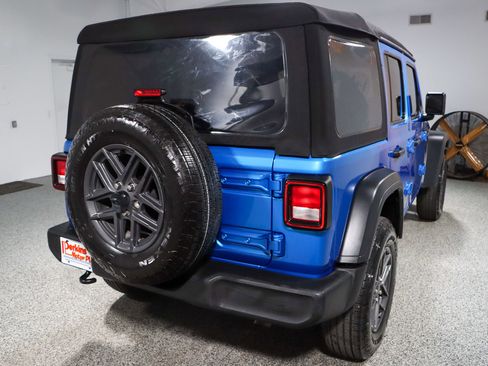 Used 2024 Jeep Wrangler Unlimited Sport image 7