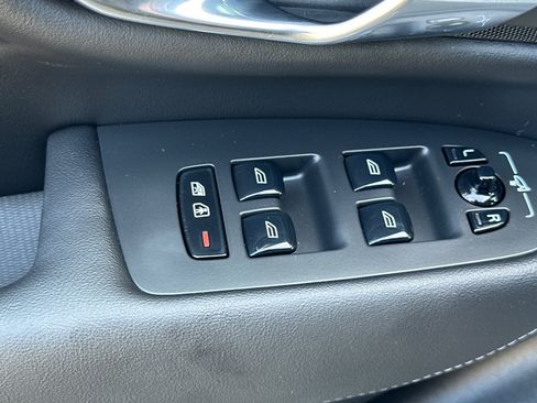 Certified 2025 Volvo XC90 B5 Core AWD/4WD image 12