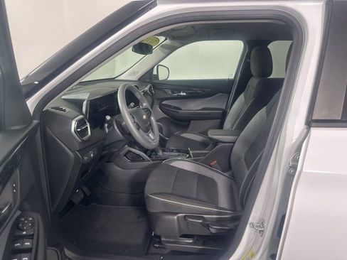 Used 2025 Chevrolet TrailBlazer LT AWD/4WD image 7