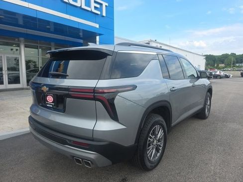 Used 2025 Chevrolet Traverse LT AWD/4WD image 7