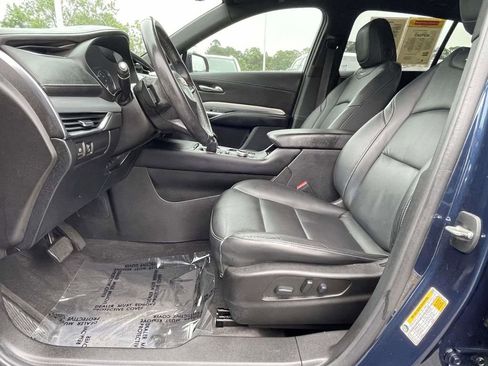 Used 2022 Cadillac XT4 Premium Luxury w/ Enhanced Visibility Package FWD image 19