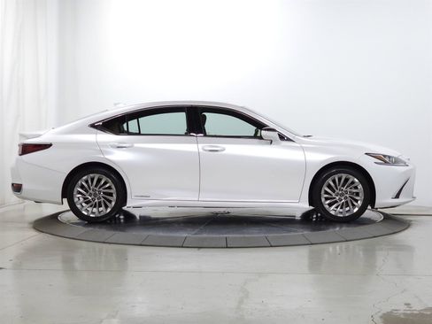 Used 2020 Lexus ES 300h w/ Accessory Package 2 FWD image 10