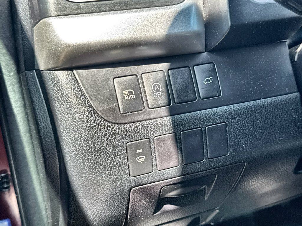 Used 2017 Toyota Highlander SE FWD image 6