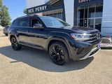 Used 2023 Volkswagen Atlas SE w/ Panoramic Sunroof Package image 2