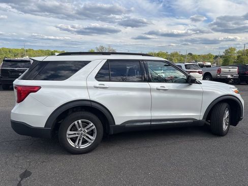 Used 2021 Ford Explorer XLT w/ Equipment Group 202A AWD/4WD image 4