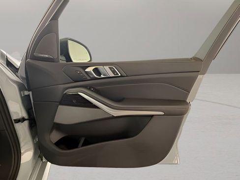 Used 2026 BMW X7 xDrive40i w/ M Sport Package image 33