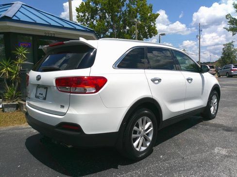 Used 2017 Kia Sorento FWD w/ LX Convenience Package image 5