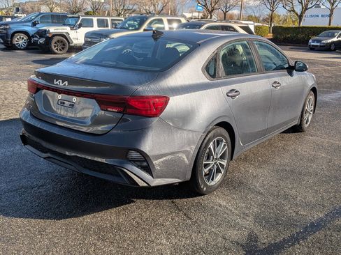 Used 2023 Kia Forte LXS image 9