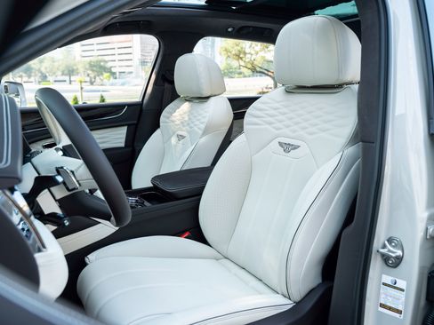 Certified 2025 Bentley Bentayga image 22